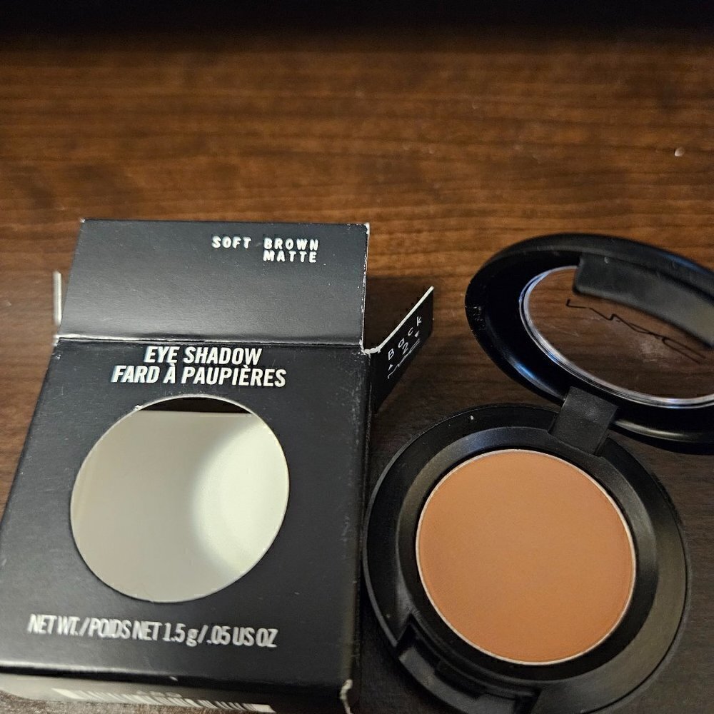 MAC Single Eyeshadow in Soft Brown (NIB)